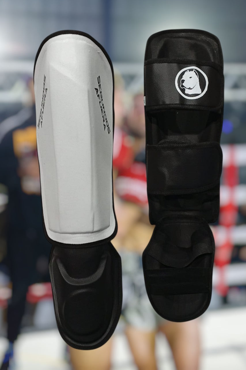 PROTECTOR DE TIBIA RIGIDO PROFESIONAL BLANCO.
MODELO ESCARLATA.