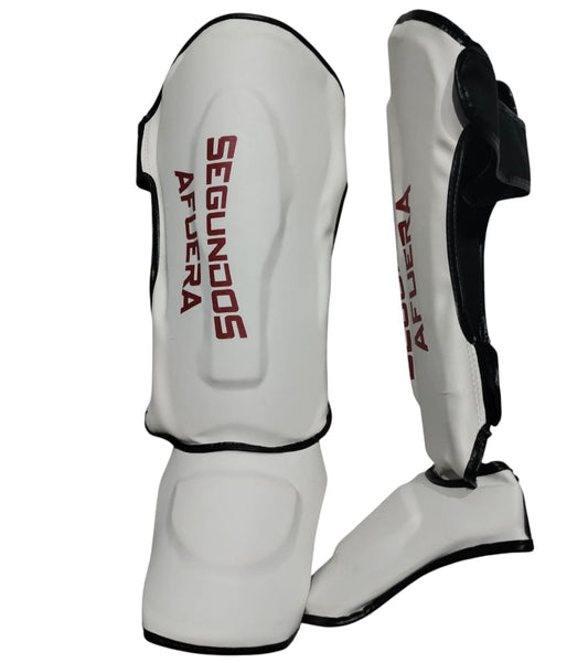 PROTECTOR DE TIBIA RIGIDO PROFESIONAL BLANCO Y ROJO