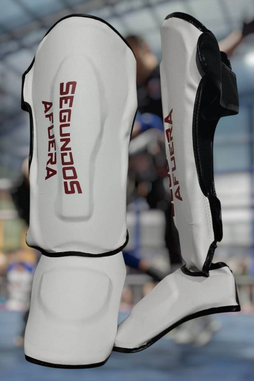 PROTECTOR DE TIBIA RIGIDO PROFESIONAL BLANCO Y ROJO