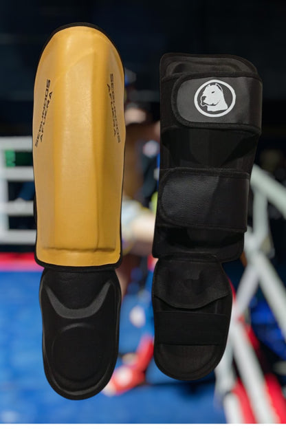 PROTECTOR DE TIBIA RIGIDO PROFESIONAL AMARILLO.
MODELO ESCARLATA