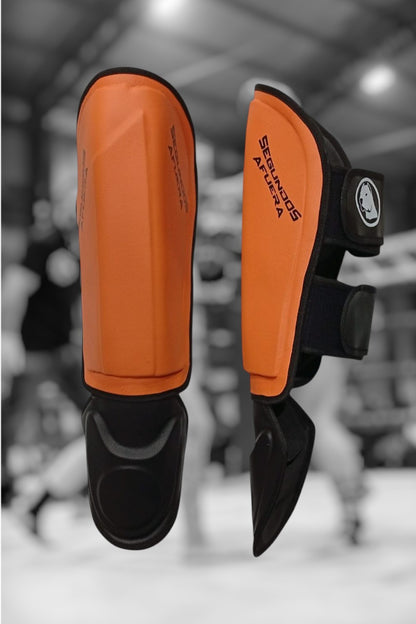 PROTECTOR DE TIBIA RIGIDO PROFESIONAL NARAJA.
 MODELO ESCARLATA.