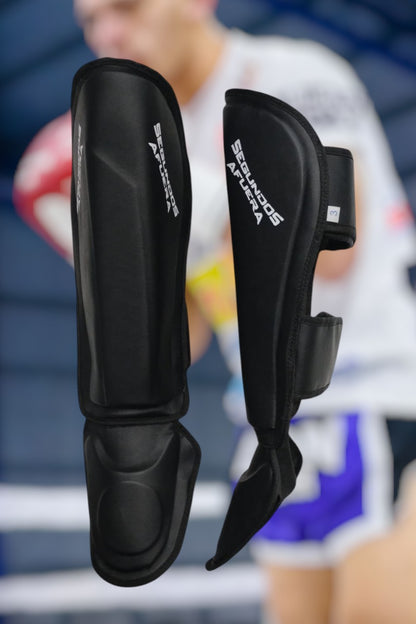 PROTECTOR DE TIBIA RIGIDO PROFESIONAL NEGRO. 
MODELO ESCARLATA